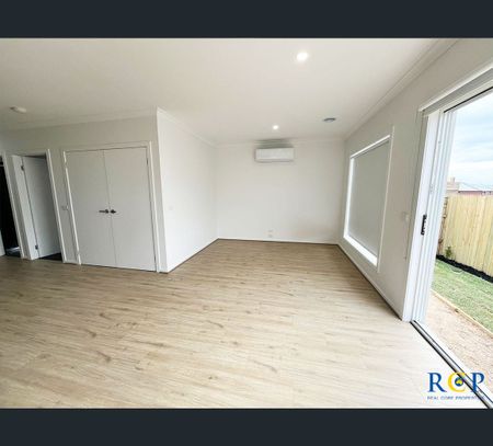 40 Stakes Boulevard, Manor Lakes, Vic 3024 - Photo 3