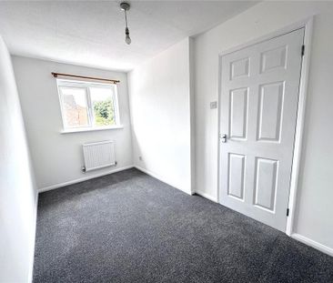 2 bedroom end of terrace house to rent - Photo 3