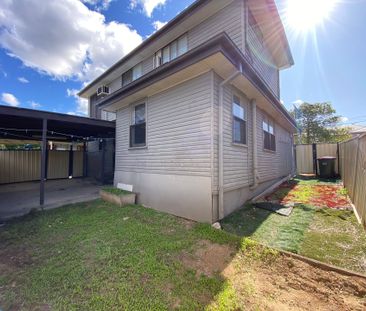 Large Entertaining Area - Photo 2