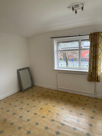 3 Bed Semi-Detached House, Vale Street, M11 - Photo 4