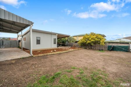 Contemporary Family Home in Central Brighton - Photo 4