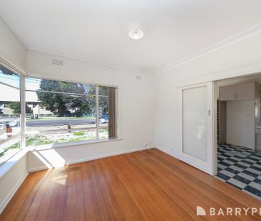 SPACIOUS, CONVENIENT & READY TO MOVE IN - Photo 3