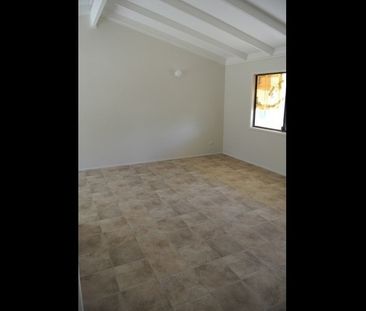 Charming 3 Bedroom Home in Waterford with Spacious Fully-Fenced Yard! - Photo 3