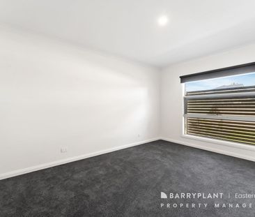 ELTHAM CENTRAL - BRAND NEW TOWNHOUSE - Photo 2