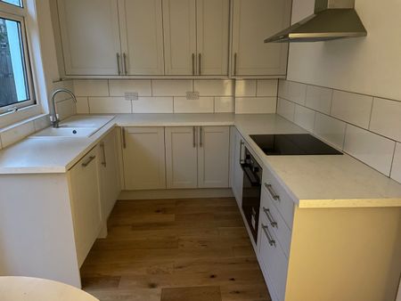 2 Bed Flat, Putney, SW15 - Photo 2