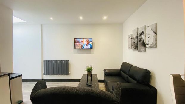 6 bedroom house to rent - Photo 1