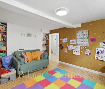 4 bedroom end of terrace house to rent - Photo 5