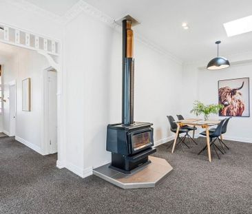 3 Bed, 2 Bath Home in Roslyn - Photo 3