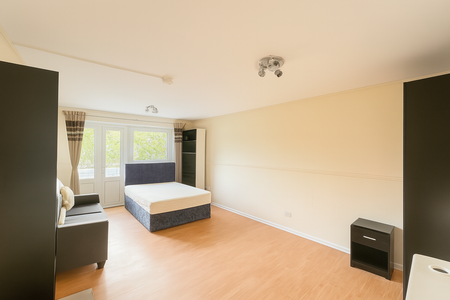 3 bedroom flat to rent - Photo 4