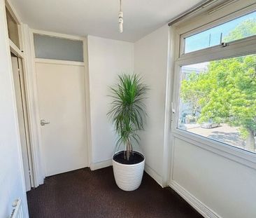 Room in a Shared Flat, Guildford Road, SW8 - Photo 5