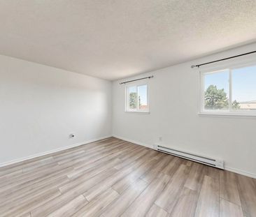 For Lease - 424 Chaleur Avenue, Oshawa, Ontario - Photo 3