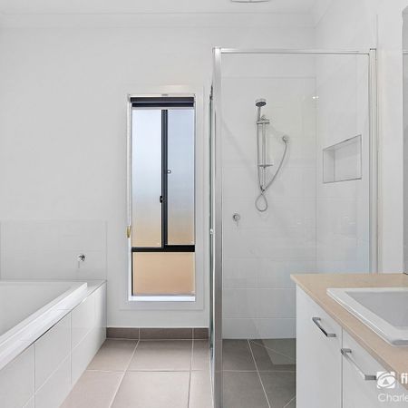 Spacious Brand New Four Bedroom Living - Photo 3