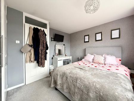 2 bedroom end of terrace house to rent - Photo 3