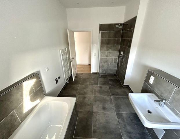 Energieeffiziente und moderne 4-Zimmer-Wohnung mit Balkon in Elbnähe! - Foto 1