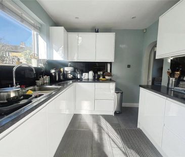 3 bedroom semi-detached house to rent - Photo 6