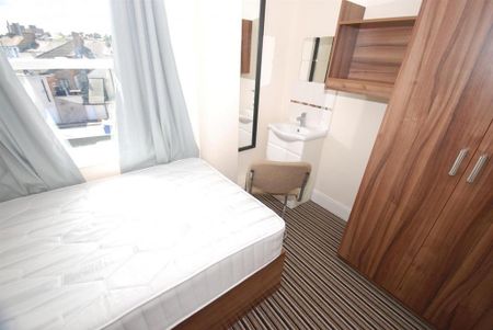 10 bedroom house to rent - Photo 4