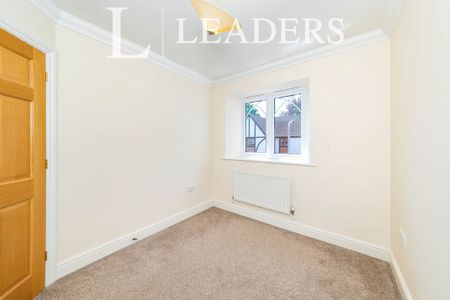4 bedroom mid-terrace to rent Walhatch Close, Forest Row - Photo 4
