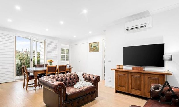 Brilliantly located - Photo 1