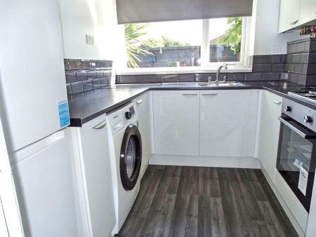 2 bed ground floor flat to rent in NE12 - Photo 3