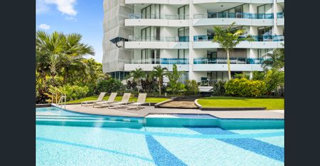 Luxury 3 Bedroom Apartment in Multi Award-Winning 'Waters Edge' Complex - Photo 2