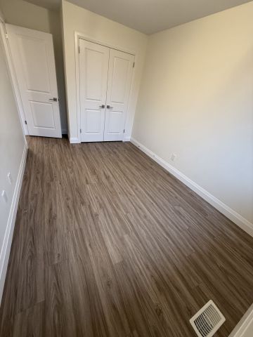 For Lease - 216 Union Street, Cambridge, Ontario - Photo 3