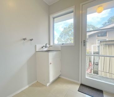 5 Bedroom 2 Bathroom house in a cul-de-sac street with great views - Photo 1