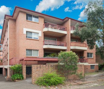 Charming Ground Floor 2 Bedroom Unit - Photo 1