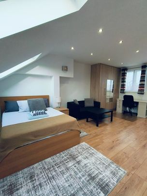 Room in a Shared House, Broomhill Road, IG3 - Photo 1