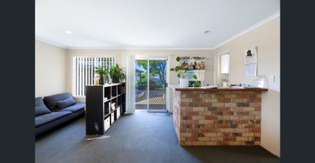 3 Bedroom House in Benowa - Photo 3