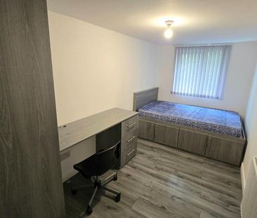 9 bedroom semi-detached house to rent - Photo 2