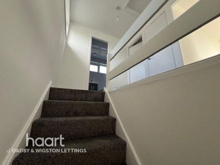 3 bedroom detached house to rent - Photo 2