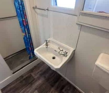 LIGHT AND BRIGHT ONE BEDROOM - Photo 4