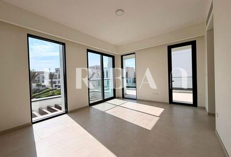 Single Row | Park Facing | Rooftop Terrace - Photo 3