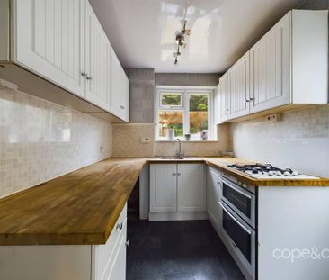 3 bedroom detached house to rent - Photo 2