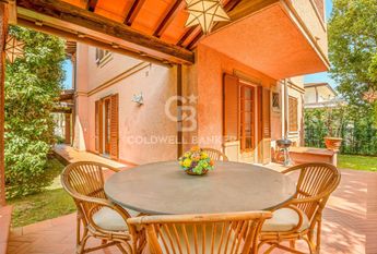 Villa in Affitto a Forte dei Marmi – Zona: Centro
