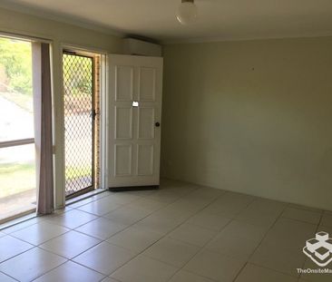 THREE BEDROOMS TOWNHOUSE WITH NEW AIR CONDITION - Photo 1