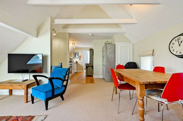 Bright and Spacious one bedroom apartment in Burford. - Photo 1