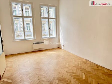 Elegantní byt 2+1 po kompletní rekonstrukci s klimatizací v srdci Žižkova - Photo 2