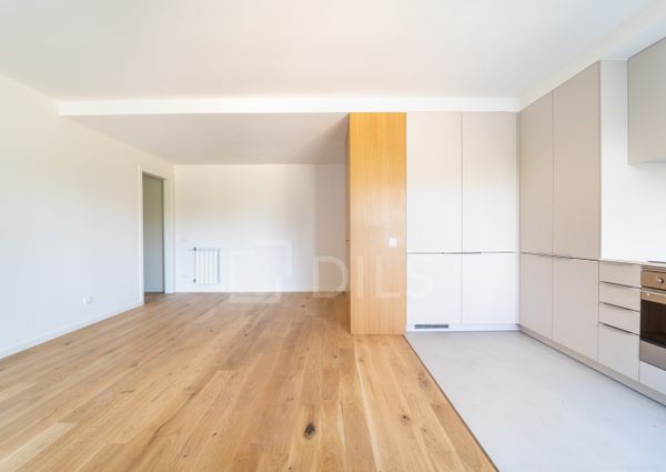 Apartamento T2 no Porto com varanda, garagem e arrumos