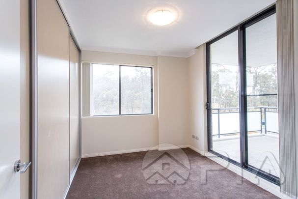 Modern 1 Bed + Study Apartment with Balcony and Secured Parking - Photo 1