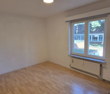 Gerenoveerd appartement met 2 slaapkamers, terras en garagebox te h... - Photo 2
