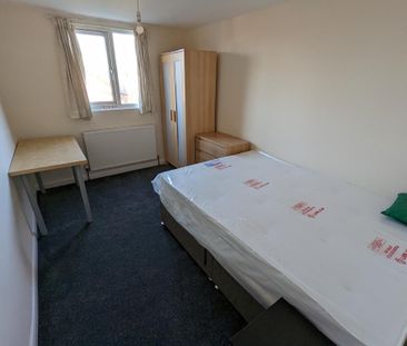 6 bedroom terraced house to rent - Photo 2