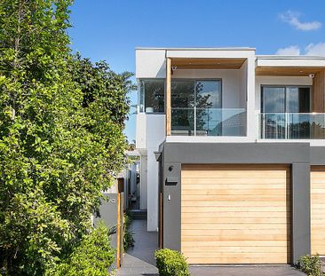 Contemporary four bedroom home in the heart of Rose Bay - Photo 2