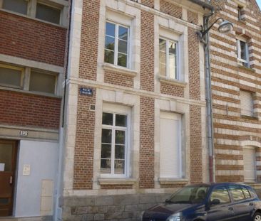 STUDIO A PROXIMITE DE LA CATHEDRALE ET DE LA GARE - Photo 3