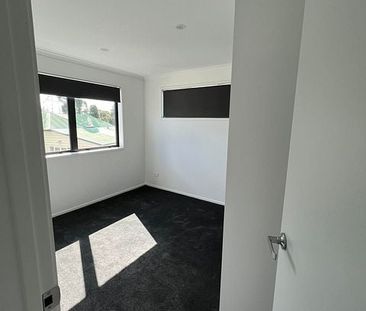 Near new family home - Available Soon! - Photo 6