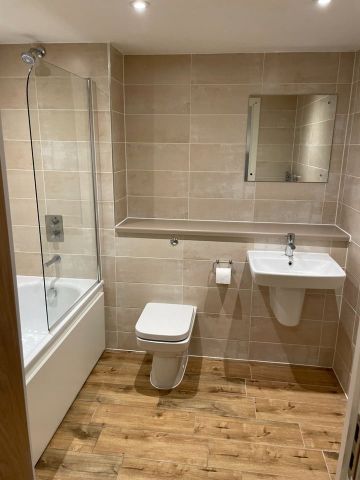 2 Bed Flat, Pomona Strand, M16 - Photo 5
