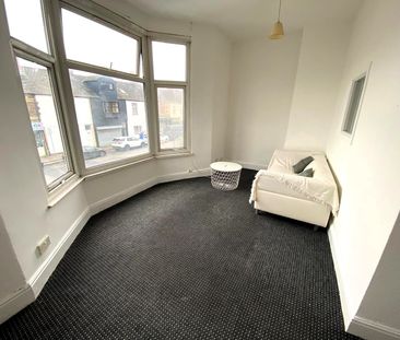 £950 PCM, Furnished One Bedroom First Floor Flat in Lower Cathedral... - Photo 4