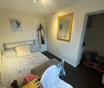 Rockingham Avenue, Tang Hall - P2169 - Photo 3