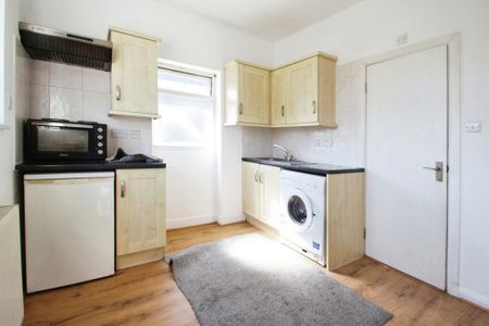 Studio to rent - Photo 3