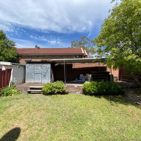 2 Bedroom With Backyard - Enter Via Flora Street - Photo 3